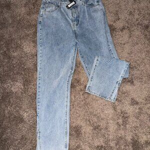 NWT PRETTY LITTLE THING LIGHT BLUE WASH WITH SPLIT HEM JEANS